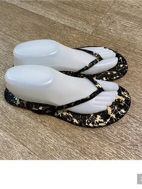 Tkees sandals. Worn just a handful of times